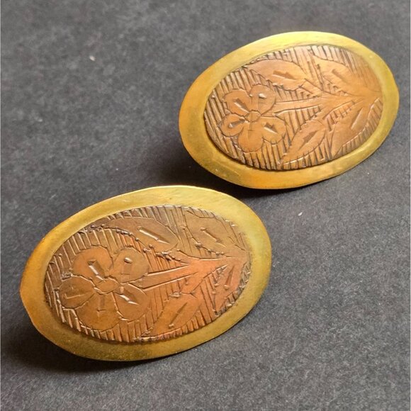 Vintage Floral Oval Brass Copper Pierced Earrings Etched Flower Design 1" x 1.5" - Picture 3 of 7